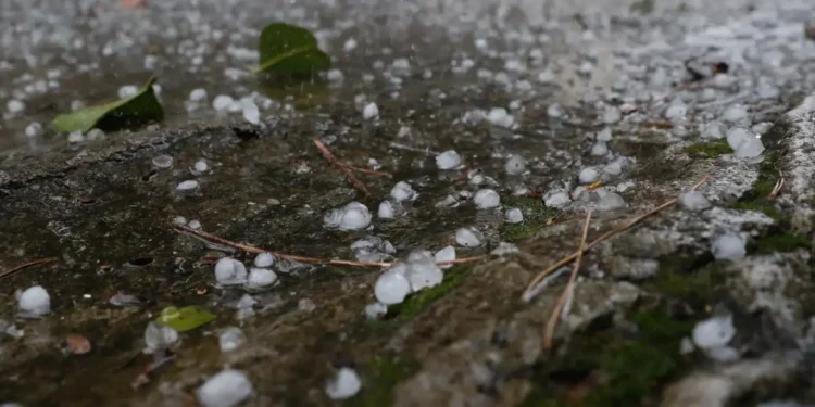 4 estados brasileiros receberam alerta vermelho para granizo