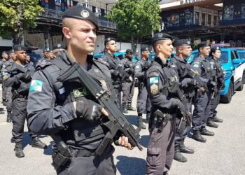 Enquanto policial americano ganha salário de rei, PM do Rio mal sobrevive com risco diário