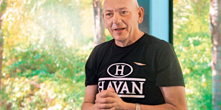 Enquanto Eike Batista foi à falência, dono da Havan comprou mansão gigantesca de dar inveja