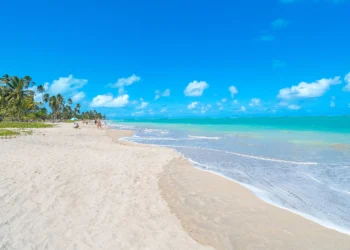 Brasil tem Caribe Secreto com águas cristalinas, areia branca e fácil acesso: veja onde fica