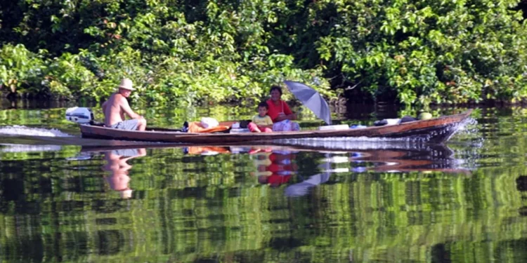 Rio que corre pra trás: fenômeno natural intriga até cientistas brasileiros