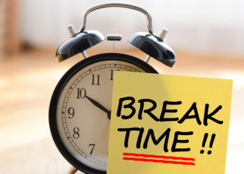 Pausa de 10 minutos a cada 2 horas de trabalho foi aprovada e trabalhadores podem usufruir deste presentão nesses empregos