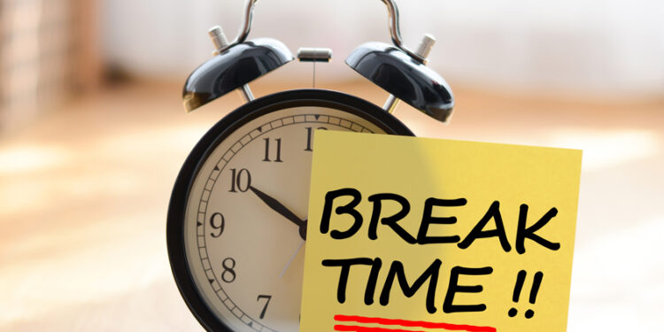 Pausa de 10 minutos a cada 2 horas de trabalho foi aprovada e trabalhadores podem usufruir deste presentão nesses empregos