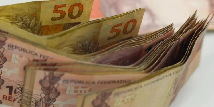 Famílias de baixa renda ganham mais um auxílio aprovado pelo Governo