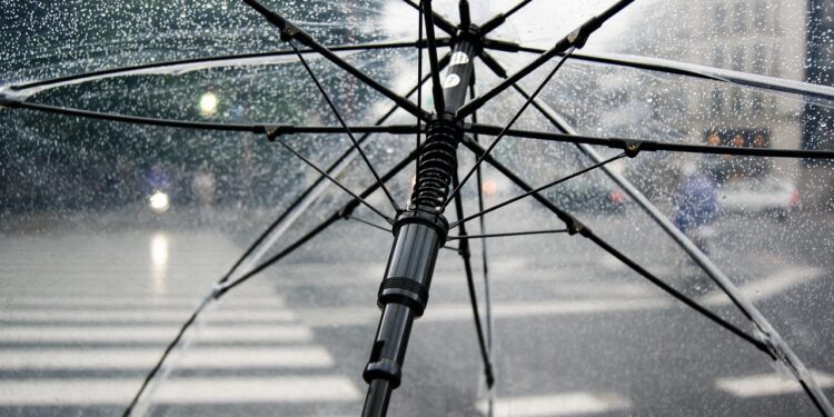 Cidades brasileiras devem receber chuvas intensas nos próximos dias