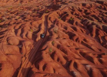 Cidade que poucos conhecem no Brasil tem deserto vermelho e parece o planeta Marte