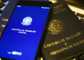 Trabalhou no feriado? Lei diz que você pode receber em dobro o valor do dia