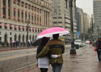 Frente fria vai acabar com calor nos próximos dias em alguns estados do Brasil