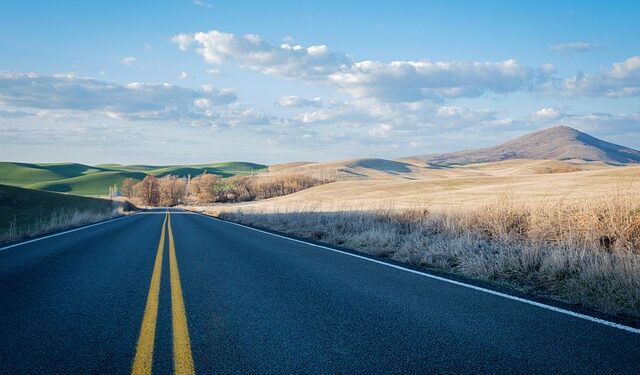A rodovia que é tão reta que motoristas dizem ‘ver o futuro’ quando dirigem