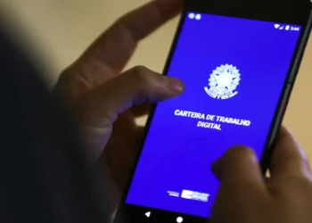 Lei em vigor condena empresas que atrasarem salários