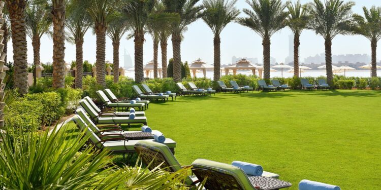 Regra aprovada obriga empresas a pagarem resort de luxo nas férias dos trabalhadores deste país