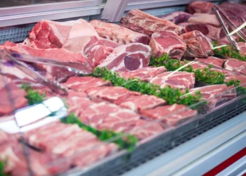 Açougue super popular foi interditado por venda de carne podre