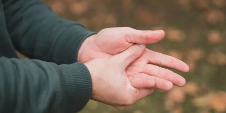 O que significa quando a palma da sua mão coça?