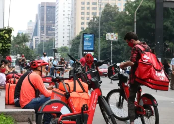 Salário mínimo para entregadores de aplicativo: o que sabemos que pode acontecer