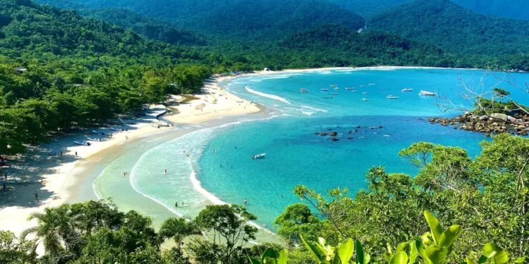 Cidade amada pelos brasileiros vai começar a cobrar R$ 48 por carro para entrar no local