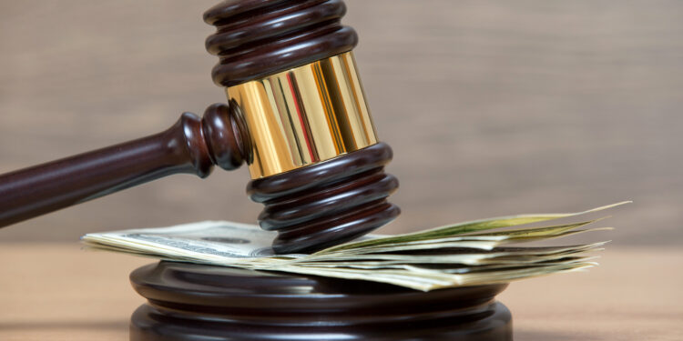 Funcionário foi demitido uma semana depois da contratação e ganhou uma indenização gorda