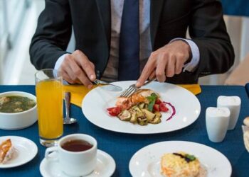Lei trabalhista aprovada garante +30 min de almoço no intervalo dos trabalhadores