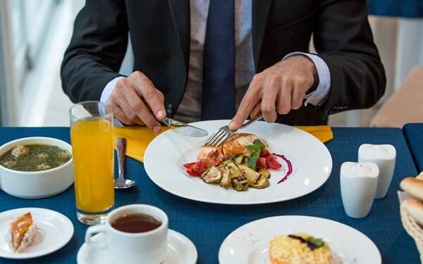 Lei trabalhista aprovada garante +30 min de almoço no intervalo dos trabalhadores