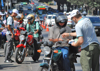 Donos de motos perdem o direito de dirigir no Brasil caso não cumpram essas regras