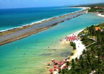 Paraíso brasileiro oferece praia igual ao Caribe para passar as férias