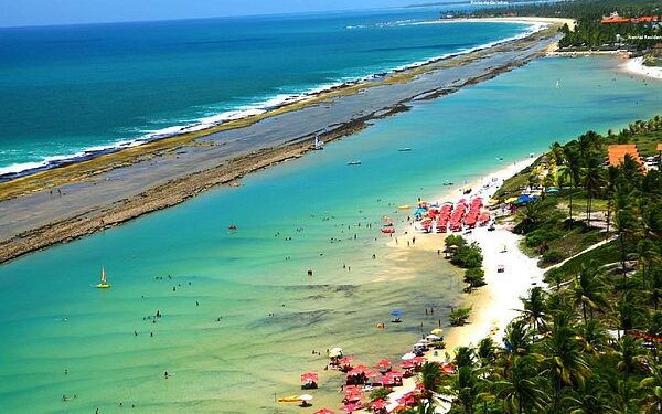 Paraíso nordestino conquista brasileiros com uma praia estilo Caribe