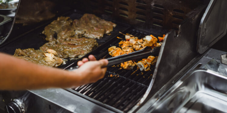 Nova forma de fazer churrasco domina as reuniões familiares em 2026