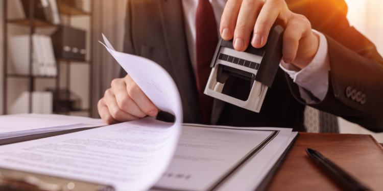 Posso regularizar um imóvel no cartório sem escritura?