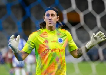 Enquanto Hugo Souza recebe R$ 600 mil, Cássio tem salário de rei no Cruzeiro