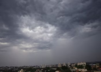 Frente fria vai acabar com o calorão nestes estados brasileiros