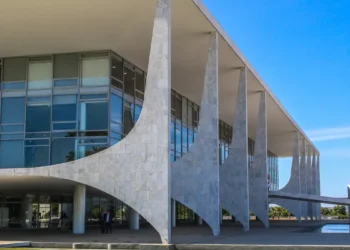 Governo vai investir mais de R$ 1 bilhão para contratar servidores