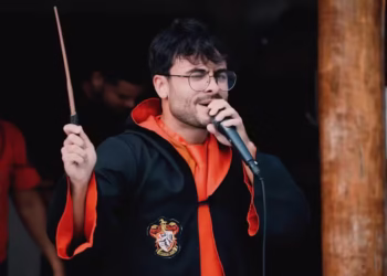 Homem idêntico a Harry Potter tentou usar nome do personagem e foi notificado por dona do filme