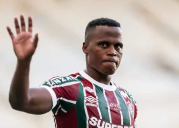 Jhon Arias já desembarcou no Allianz Parque para se apresentar