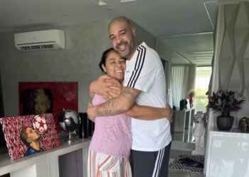 Mãe de Adriano Imperador tomou golpe e perdeu R$ 15 mil