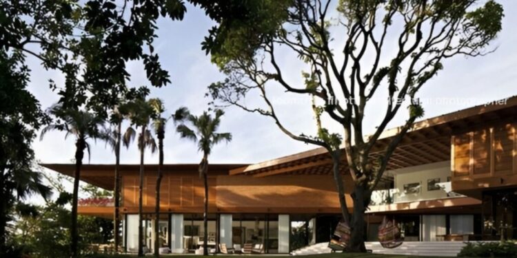 Mansão de 16 quartos custa R$ 24 milhões e pertence a casal da Rede Globo