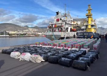 Navio que saiu do Brasil tinha toneladas de cocaína e foi interceptado na Espanha