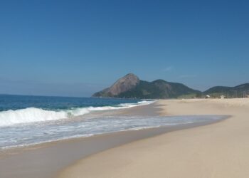 Praia mais perigosa do Brasil arrasta turistas para o fundo do mar