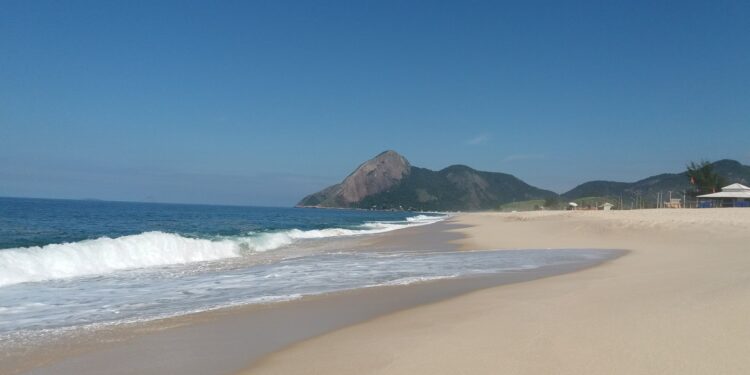 Praia mais perigosa do Brasil arrasta turistas para o fundo do mar