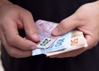 Melhor salário mínimo do Brasil atinge R$ 2.400 e padrão de classe média