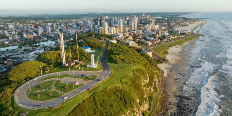 Cidade brasileira esconde ilha de lobos marinhos e você pode visitar quando quiser