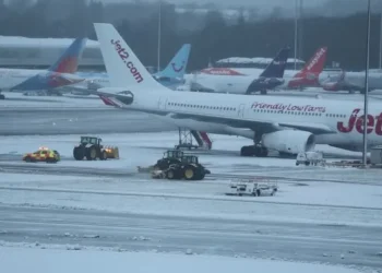 Tempestades fortes chegaram e centenas de voos foram cancelados nos aeroportos