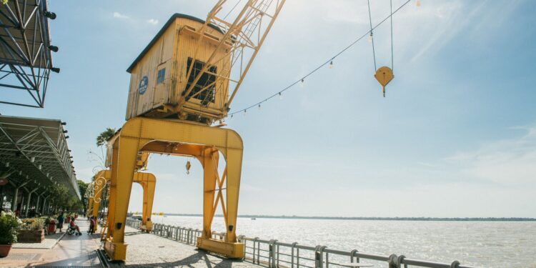 Cidade brasileira tem chuva todos os dias e moradores comem açaí com peixe