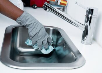 Mulheres que trabalham como domésticas ganham R$ 2.057 após aprovação do Governo