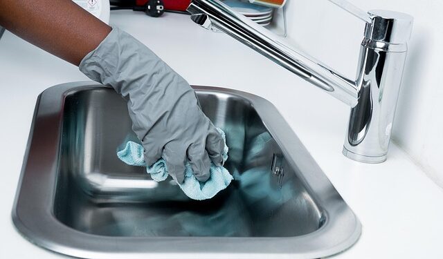 Mulheres que trabalham como domésticas ganham R$ 2.057 após aprovação do Governo