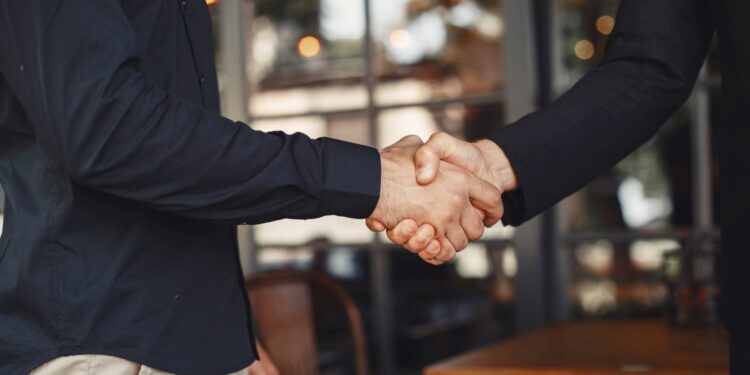 Estrela da Rede Globo assinou com TV concorrente