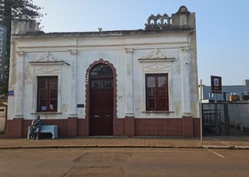 Casa histórica que abrigava Getúlio Vargas está aos pedaços em cidade do interior brasileiro