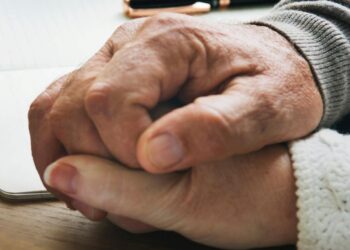 Idosos que possuem bens nos seus nomes recebem comunicado geral do cartório