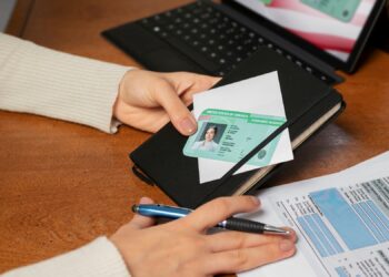 Lei aprovada traz novo documento que vale como identidade no Brasil para esses profissionais