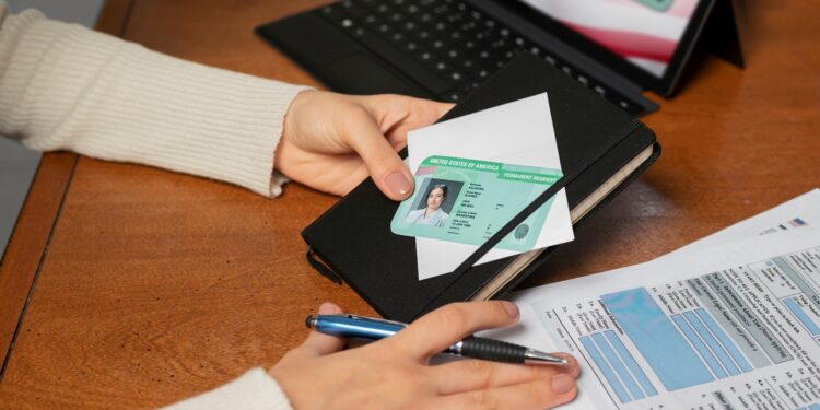 Lei aprovada traz novo documento que vale como identidade no Brasil para esses profissionais