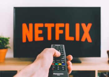 Netflix faz acordo histórico e vai exibir filmes de concorrente bilionária