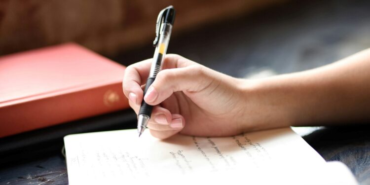 Novo gênio das redações tirou 1.000  em universidade e entrou para história da prova